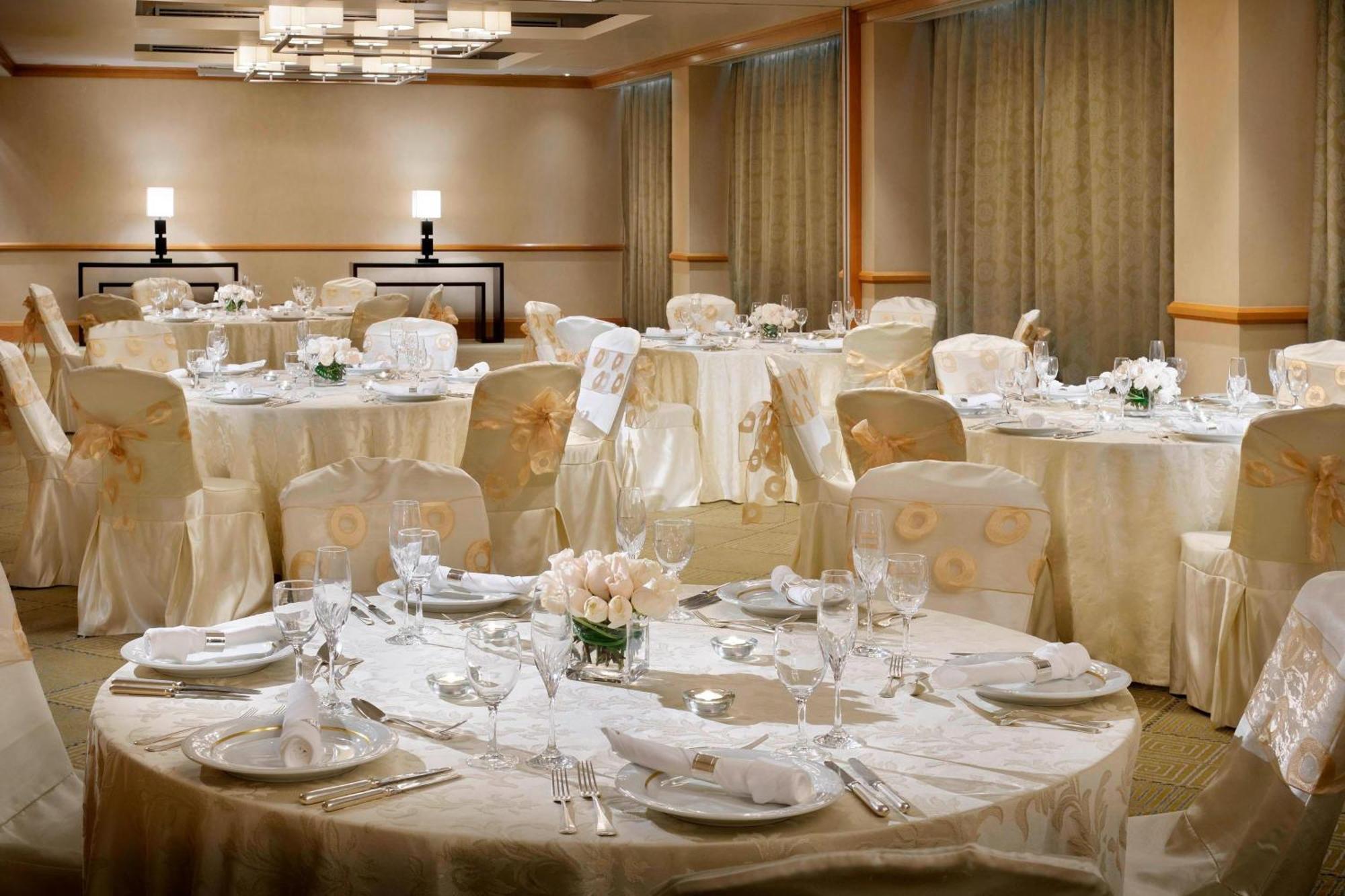 Courtyard By Marriott Kuwait City Esterno foto