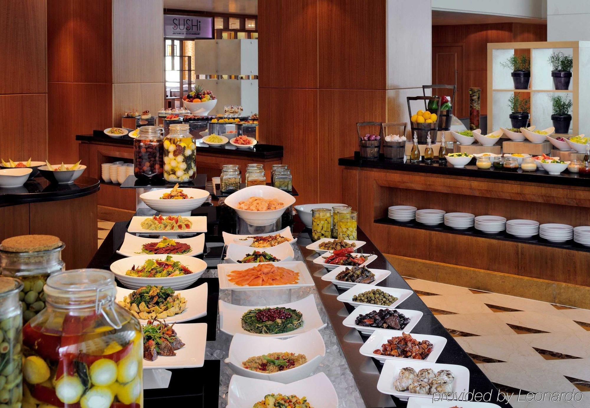 Courtyard By Marriott Kuwait City Esterno foto
