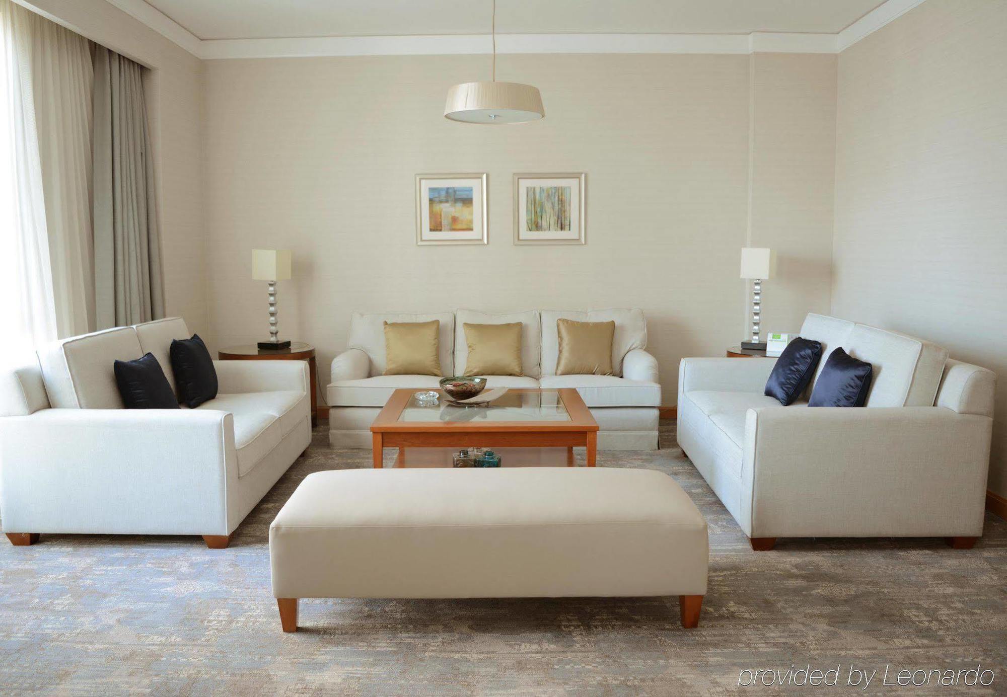 Courtyard By Marriott Kuwait City Esterno foto