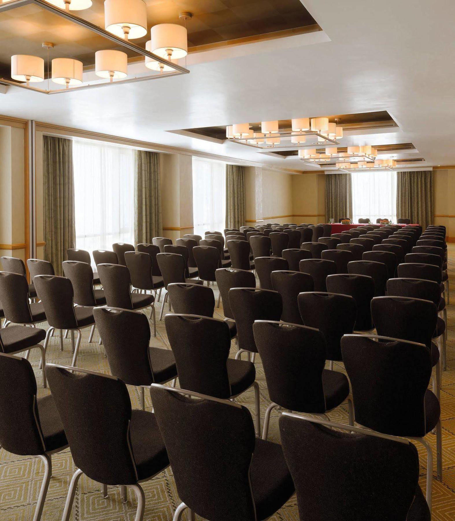 Courtyard By Marriott Kuwait City Esterno foto