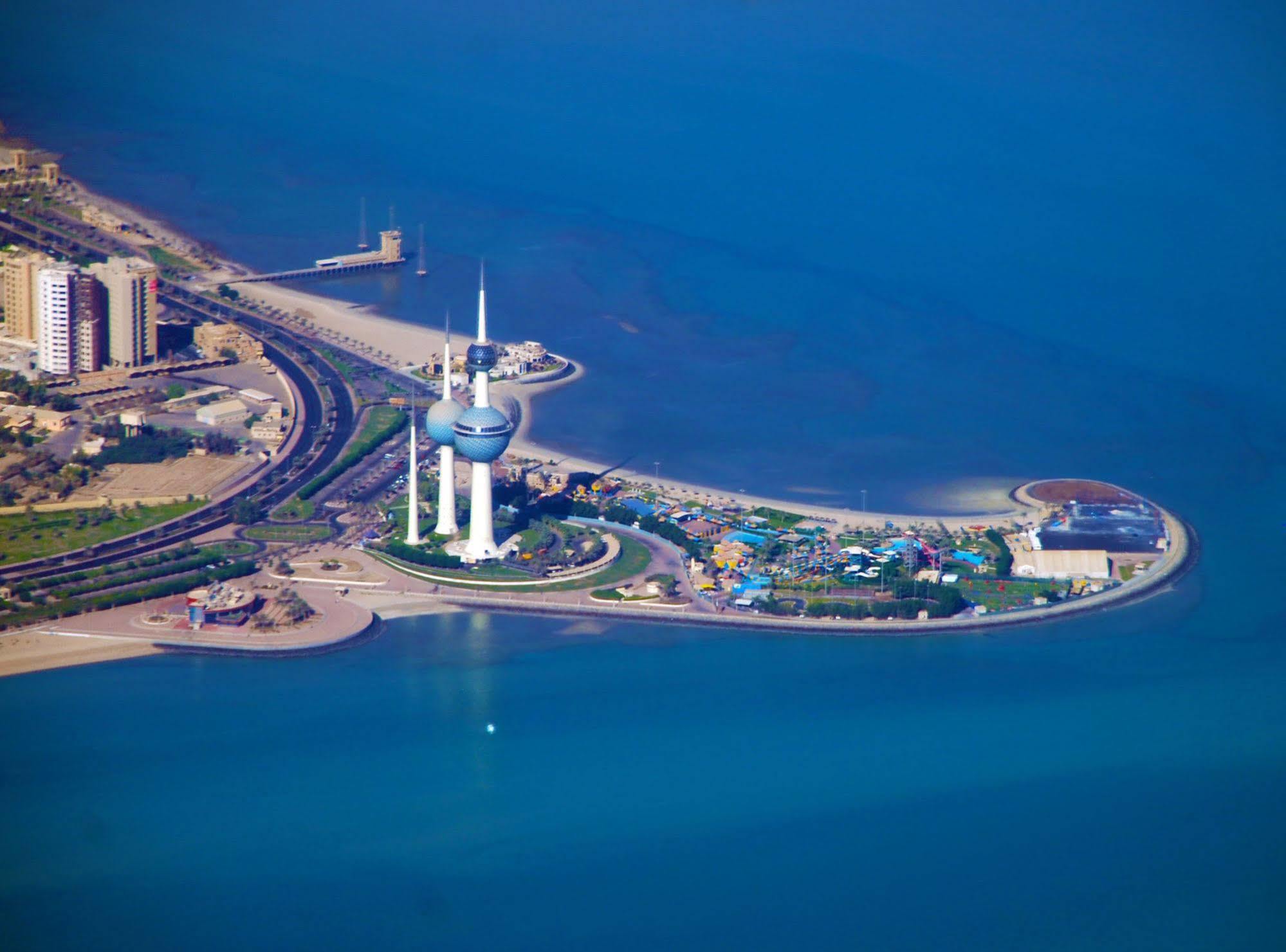 Courtyard By Marriott Kuwait City Esterno foto