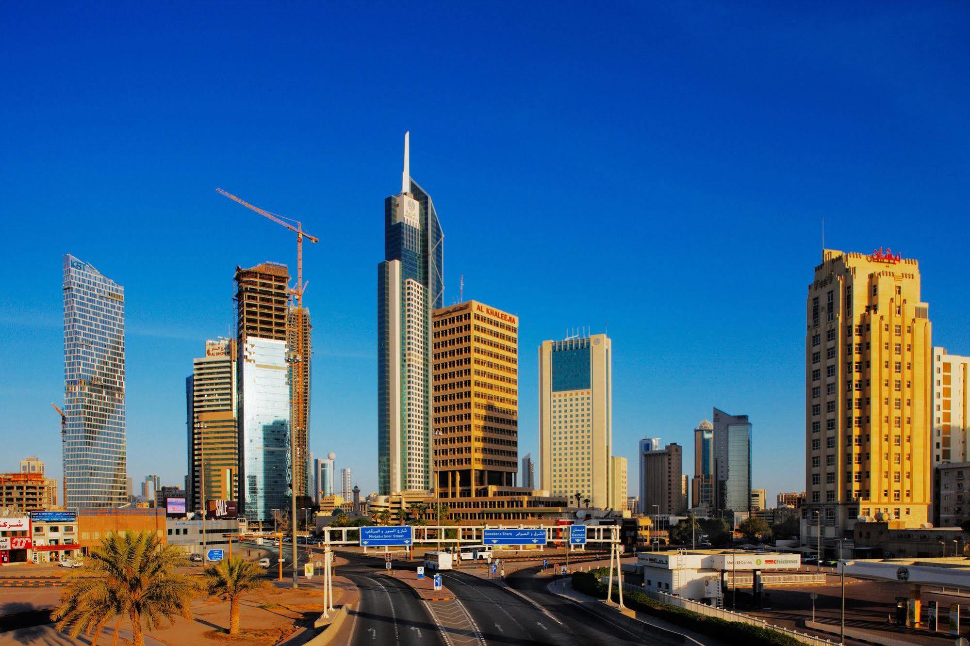 Courtyard By Marriott Kuwait City Esterno foto