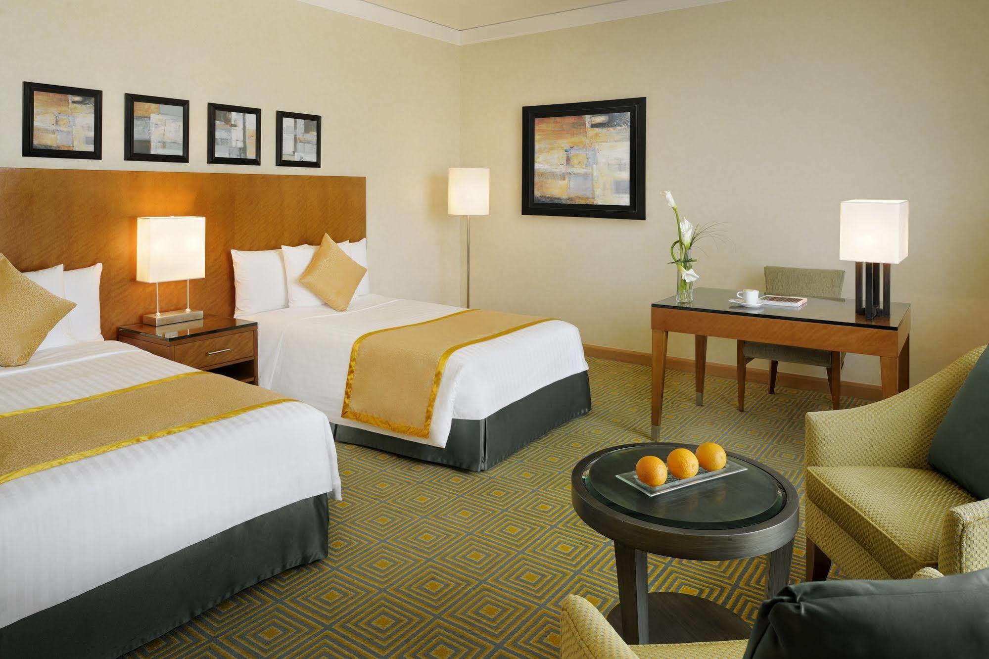 Courtyard By Marriott Kuwait City Esterno foto