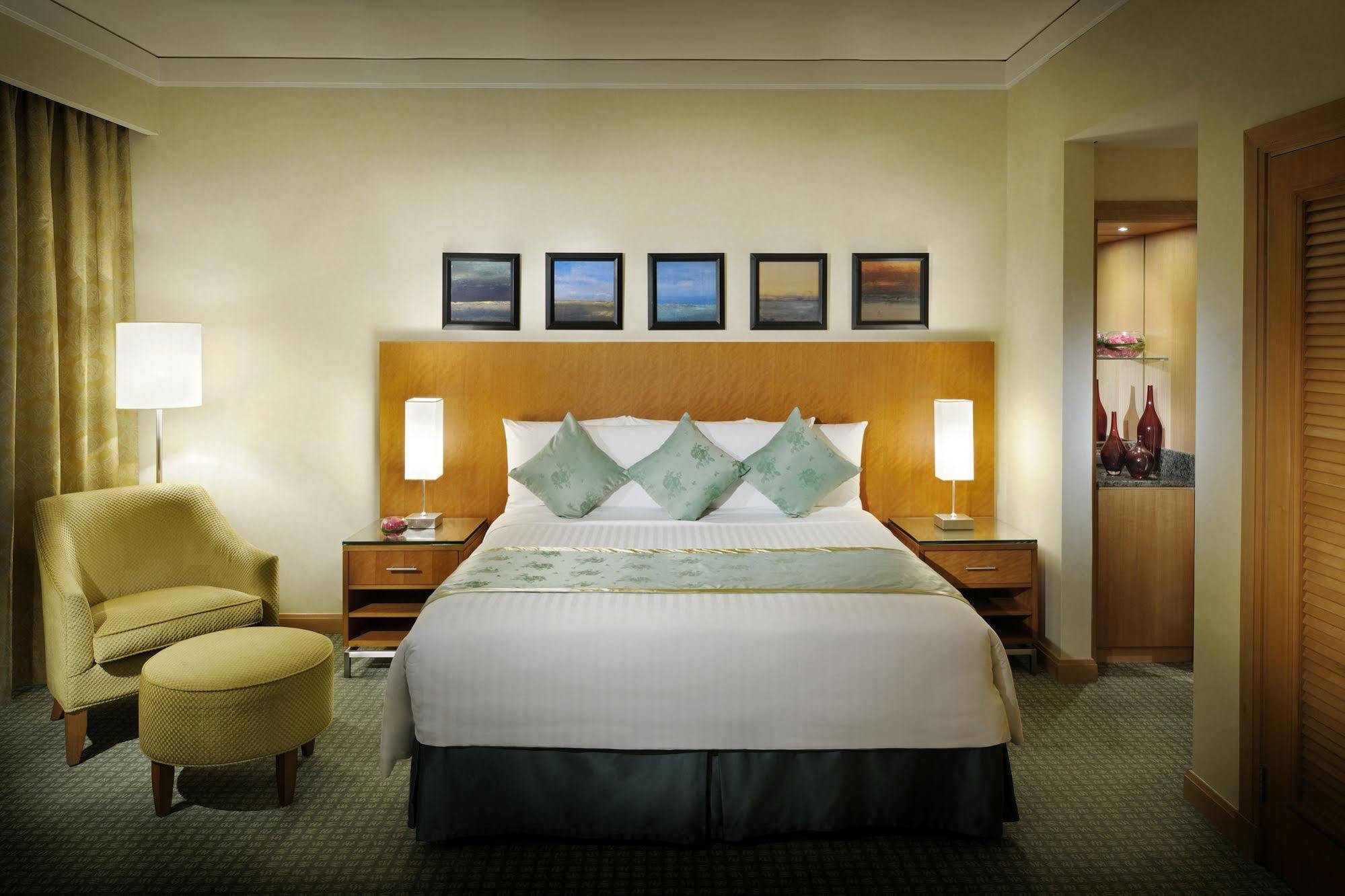 Courtyard By Marriott Kuwait City Esterno foto